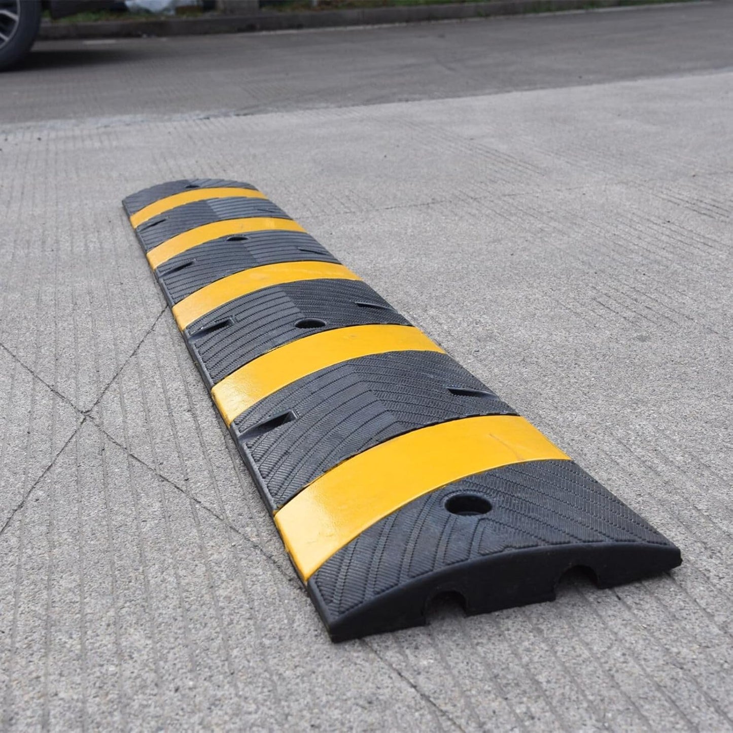1 Pack 72 Inch Heavy Duty Rubber Speed Bump Ramp – Cable Protector, Driveway Garage Road Parking Lot Safety Control, Durable Anti-Slip Traffic Hump