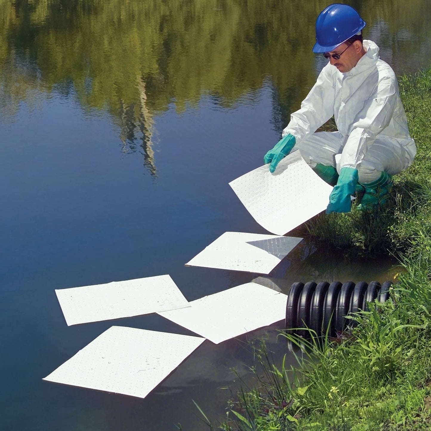 New Pig Oil Mat - Oil-Only Absorbent Mat Pads - 50 Pads per Bag - 30" x 30" Pads - Absorbs up to 85 Ounces per Pad - MAT426