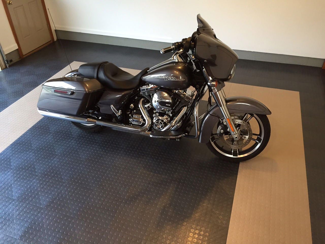 Big Floors RaceDeck CircleTrac, Interlocking Non-Slip Garage Flooring Tile, Durable, Modular, Heavy-Duty Copolymer, Easy Install (Beige, 12 Pack of 12 x 12" Tiles)