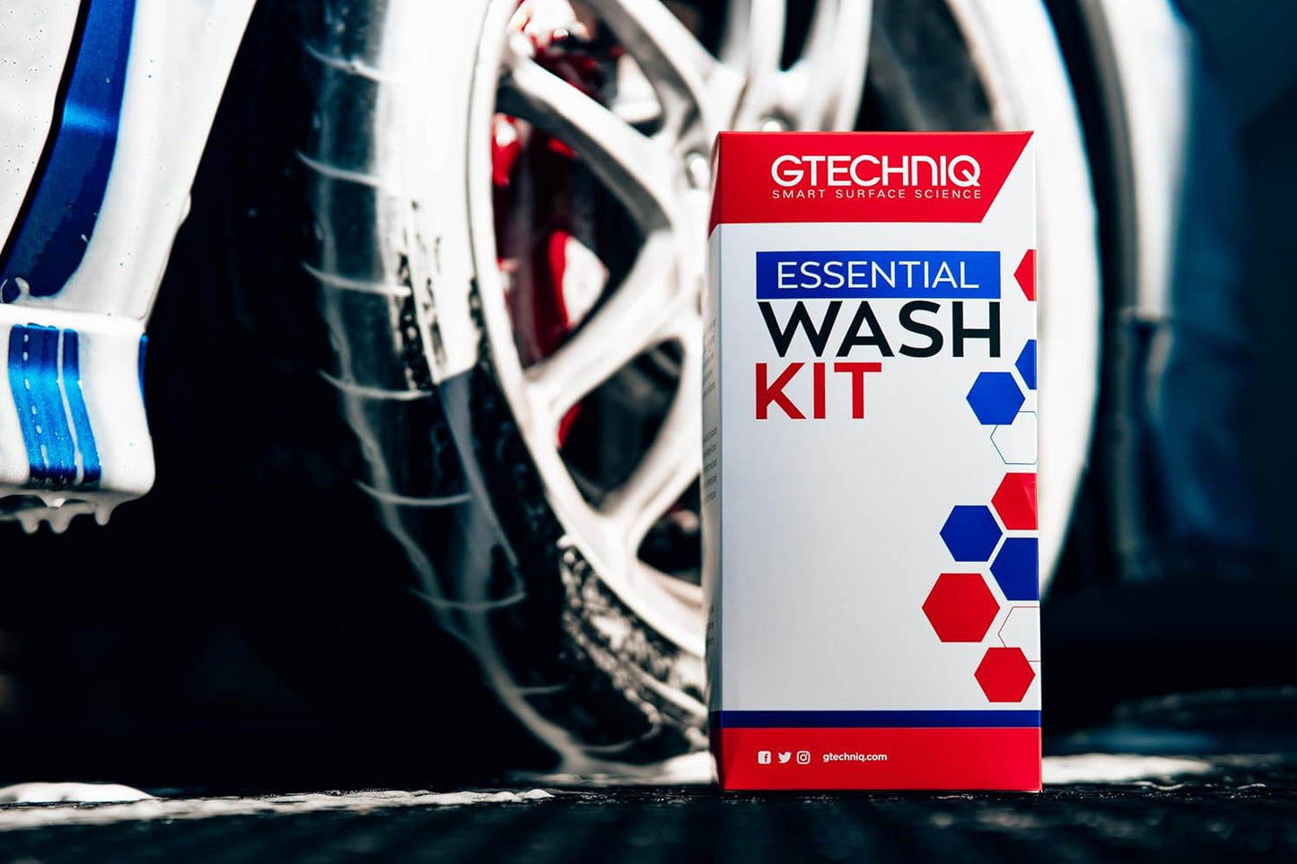 Gtechniq Essential Car Wash Kit, Car Cleaning Kit with Car Shampoo, Wheel Cleaner, Microfiber Car Wash Mitt and Microfiber Towel, Car Accessories for Highly Effective Cleaning