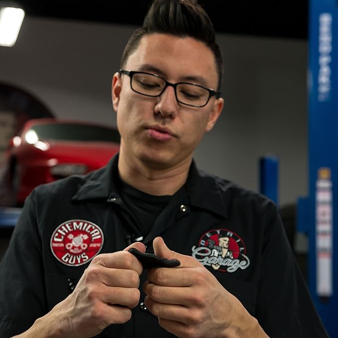 Chemical Guys CLY_KIT_1 Heavy Duty Clay Bar and Luber Synthetic Lubricant Kit, 16 oz, 2 Items, Black